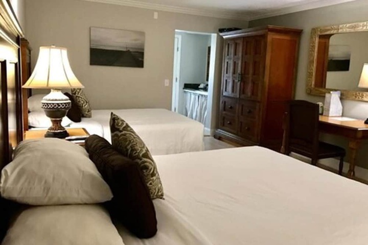 Room 17 of 27