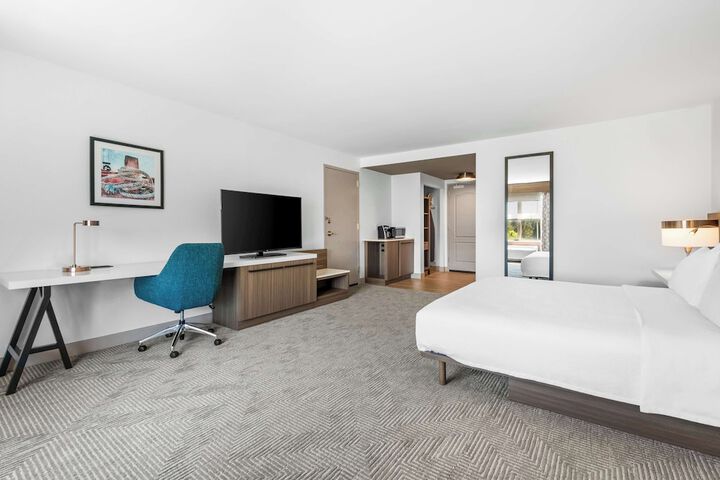 Room 28 of 73