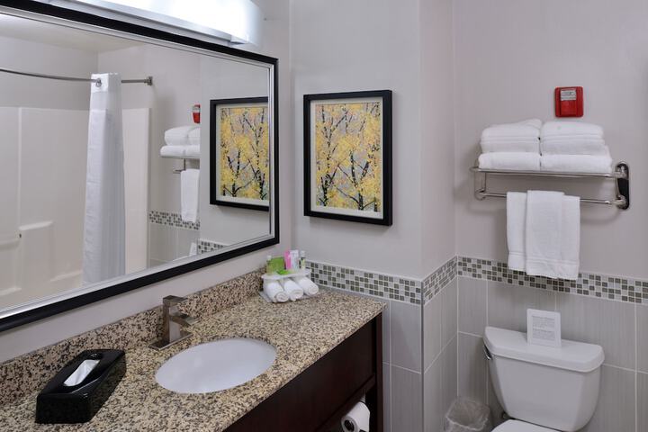 Holiday Inn Express & Suites New Berlin by IHG