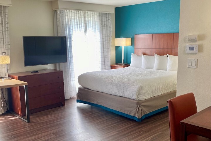 Room 37 of 60