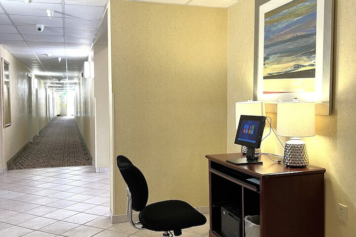 Business Center 31 of 32