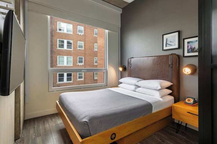 Room 70 of 103