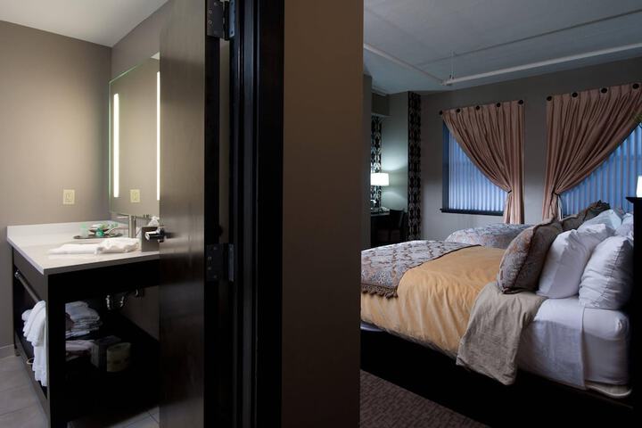 The Giacomo Niagara Falls NY an Ascend Collection Hotel