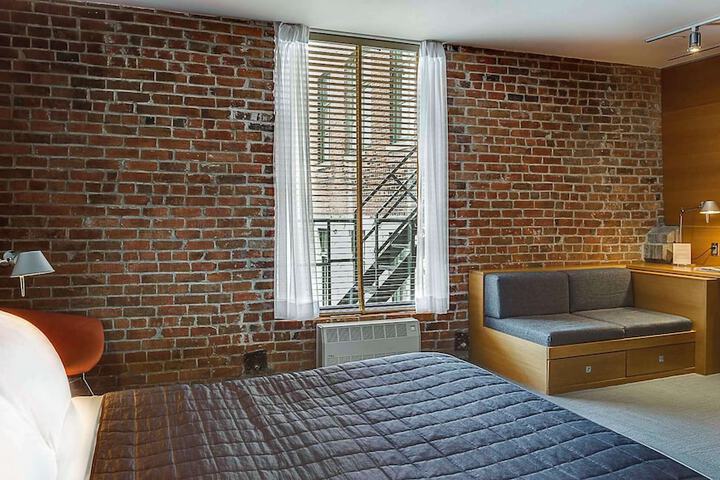 Room 61 of 109