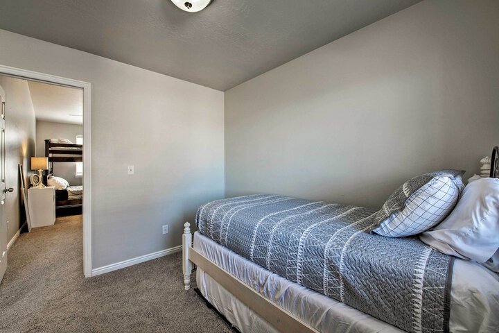 Mtn View Townhome w / Amenities 17 Mi to Snowbird!