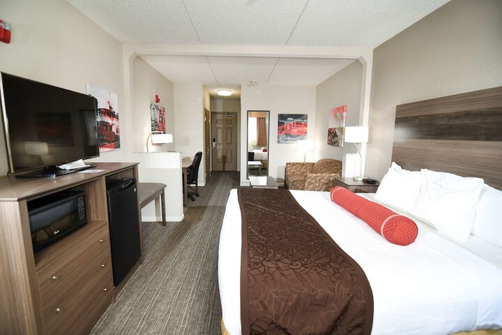 Best Western Plus Sandusky Hotel & Suites