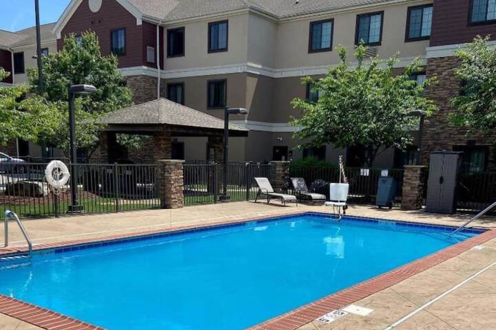 Staybridge Suites Bowling Green by IHG
