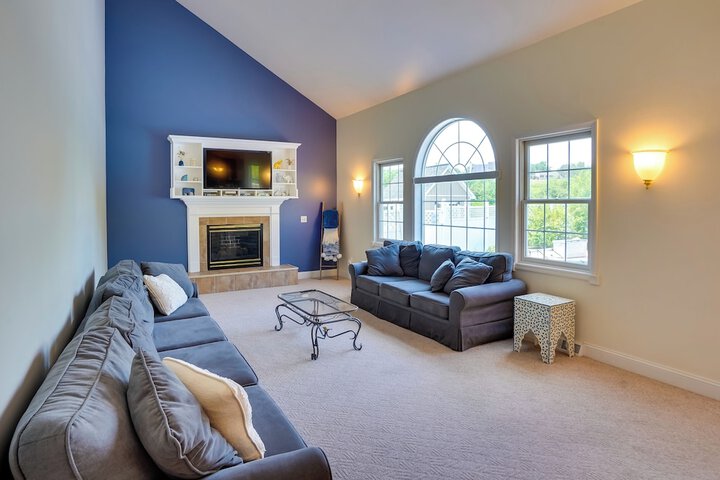 Expansive Upstate Home w / Home Theater!