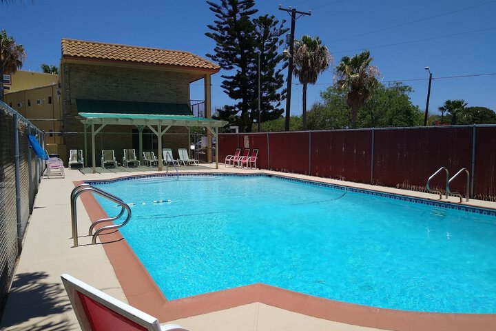 Pool 4 of 24