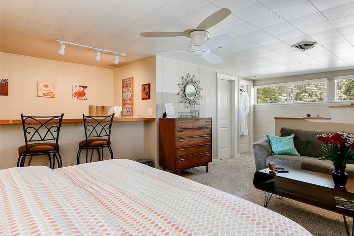 Room 21 of 34