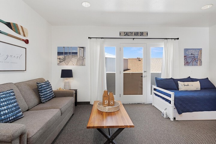 Beach House Inn & Suites