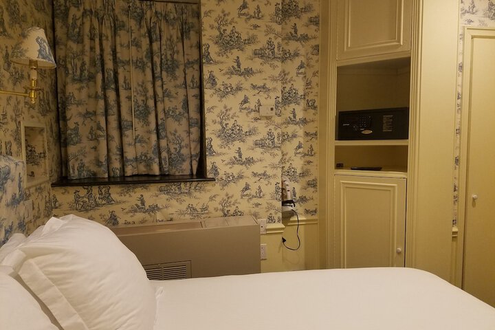 Room 58 of 84