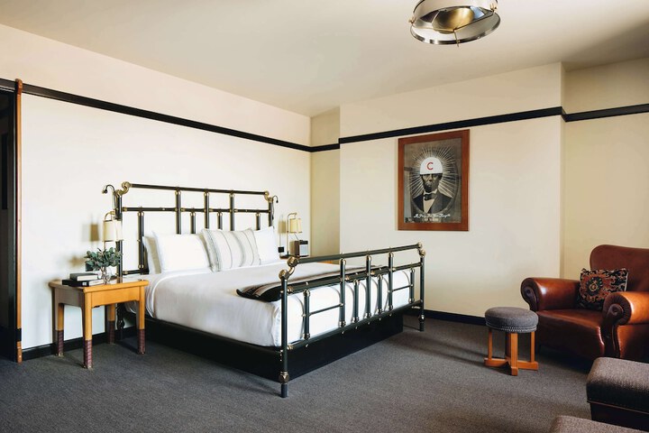 Room 32 of 95