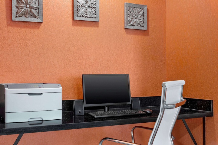 Business Center 25 of 26