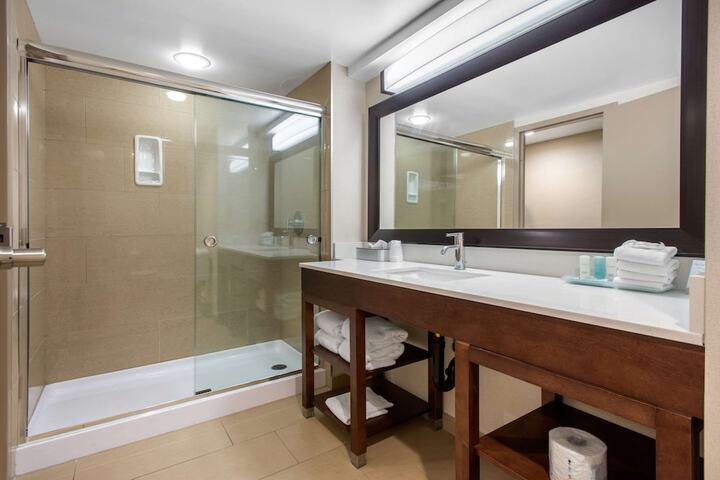 Clarion Hotel & Suites