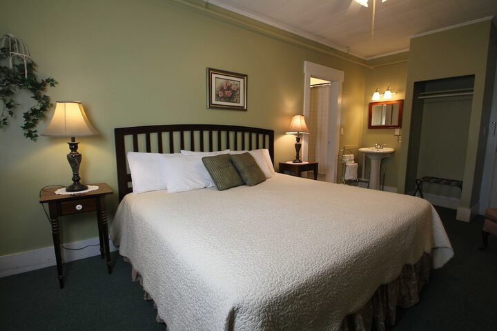 Fullerton Inn