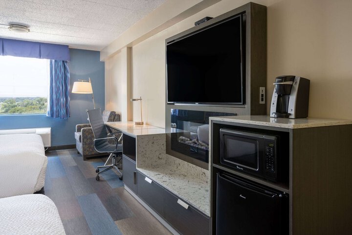Days Hotel by Wyndham North Bergen / NYC Area
