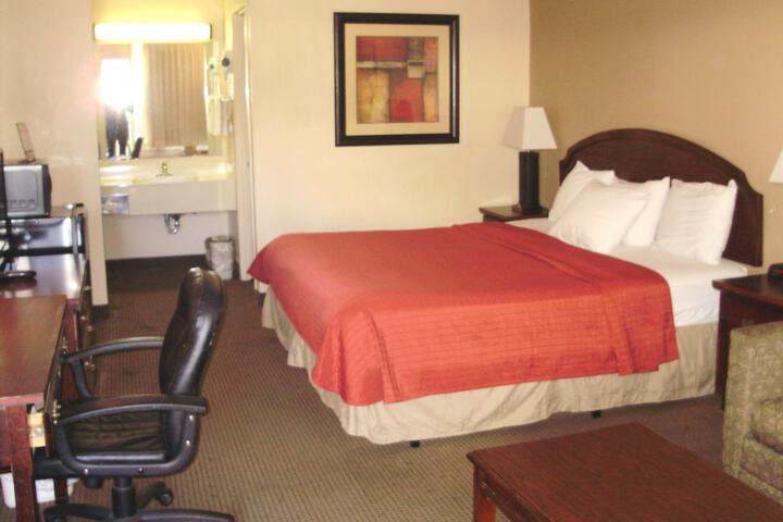 Room 13 of 36