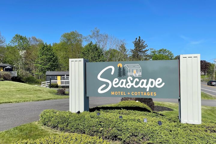 Seascape Motel & Cottages