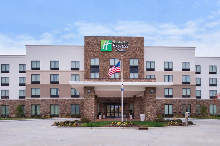Holiday Inn Express & Suites Monroe by IHG