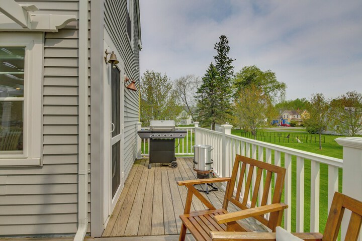 Rockland Home w / Deck 5 Mins to Historic Downtown!