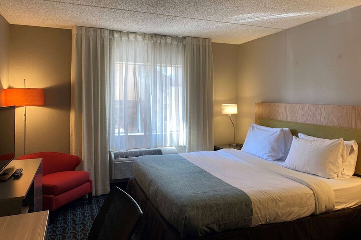 Room 14 of 26