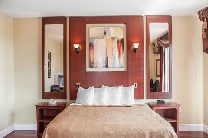 Room 12 of 32