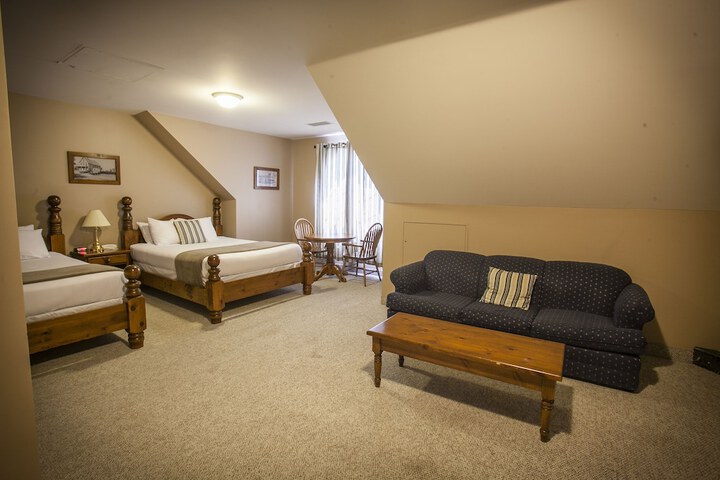 Room 34 of 82