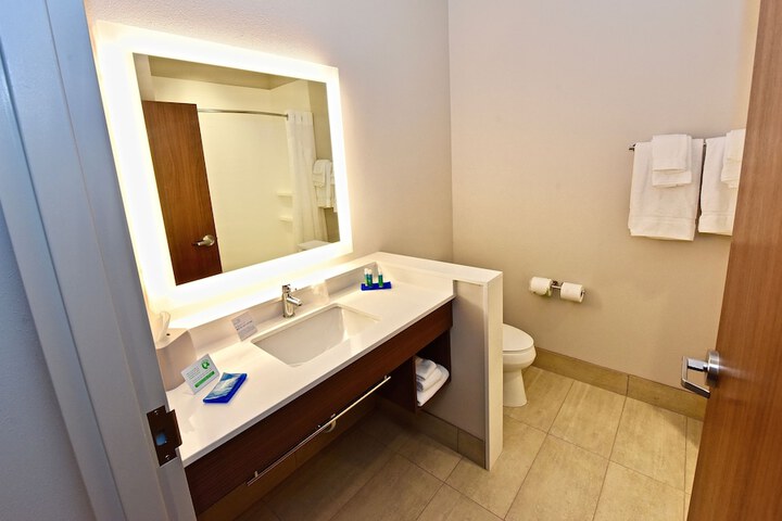 Room 26 of 45