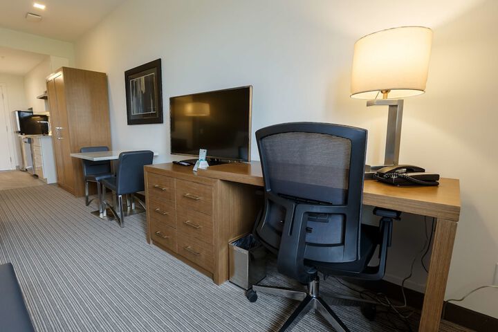 Room 16 of 28