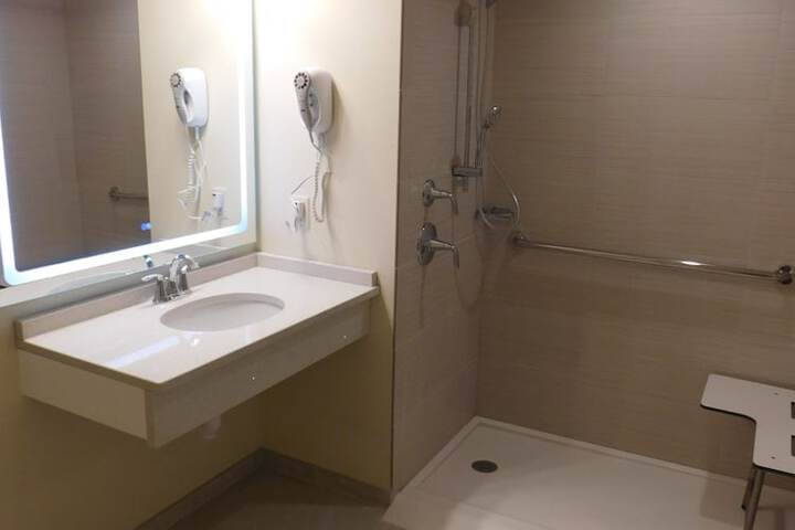 Room 35 of 47