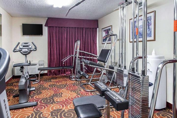 Quality Inn & Suites Kansas City I-435n Near Sports Complex