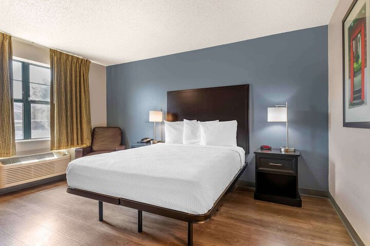 Room 11 of 28