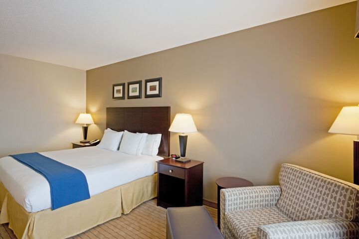 Holiday Inn Express Hotel & Suites Malone by IHG
