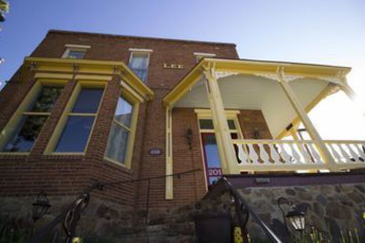 Nicki Lee Mansion