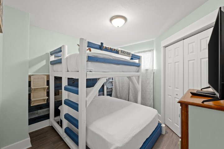 Room 163 of 202