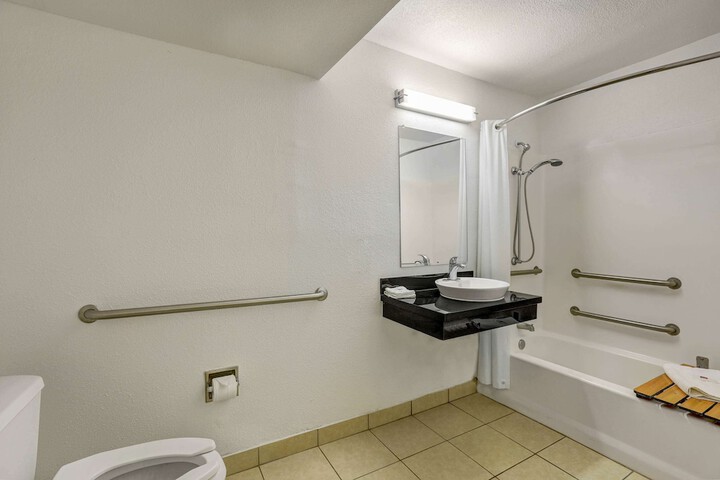 Room 9 of 27