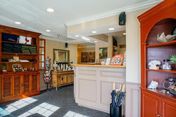 Sand Pebbles Inn