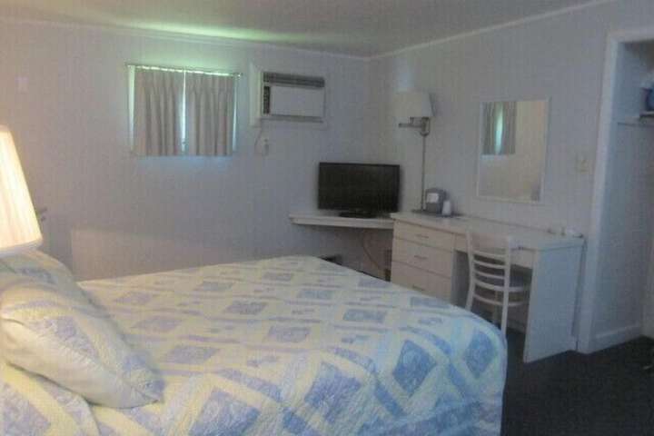 Room 5 of 10