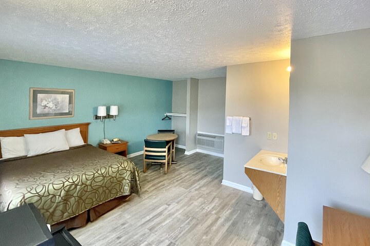 Room 3 of 9