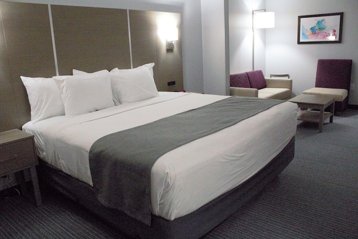 Room 6 of 28
