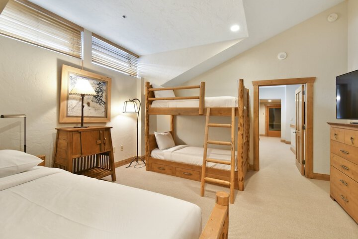 Room 86 of 176