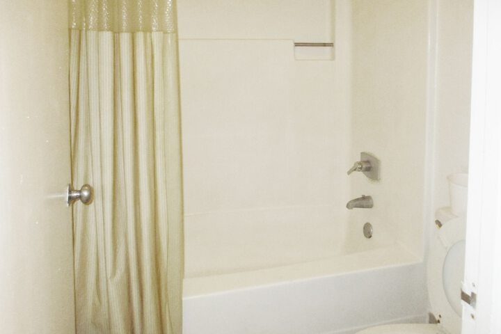 Room 7 of 12