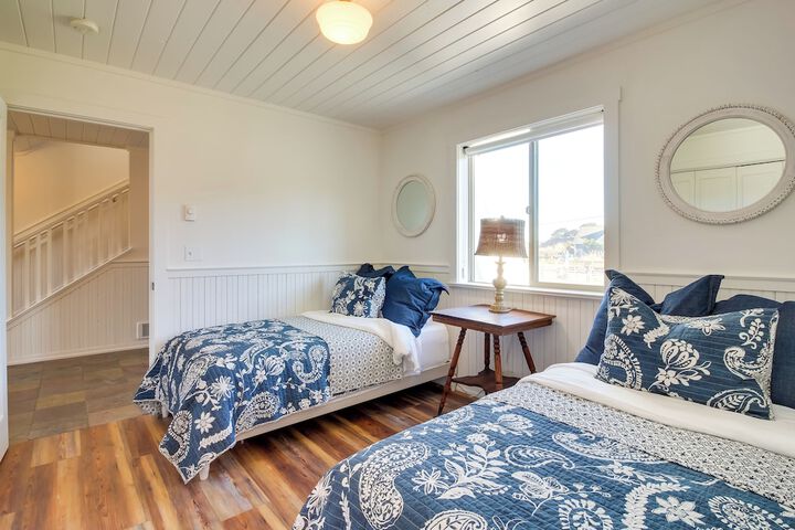 Scenic Bandon Vacation Rental w / Beach Access!