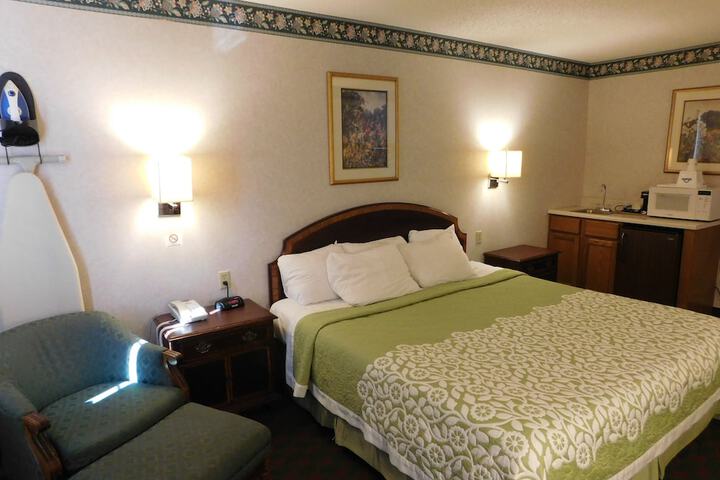 Room 12 of 40