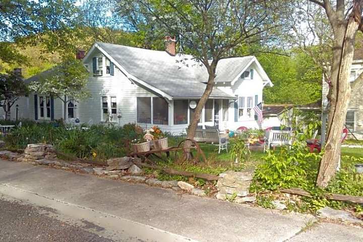 Maple Leaf Cottage Inn