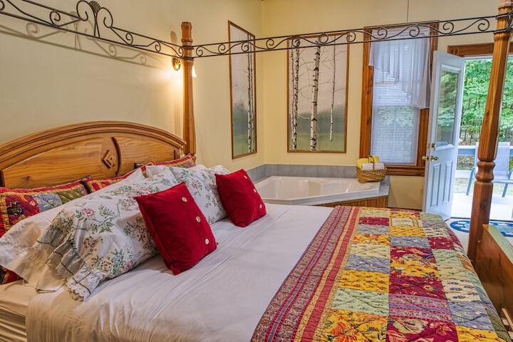 Rockwell Falls Inn and Wine Bar