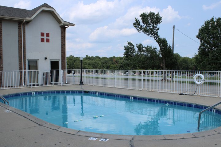 Boarders Inn & Suites by Cobblestone Hotels - Lamar