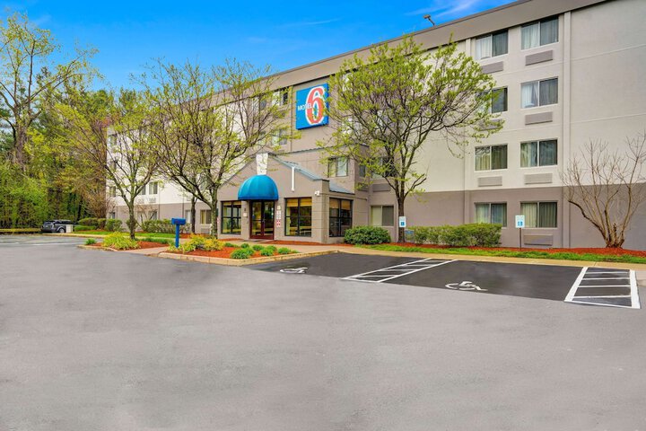Hotel 6 of 55