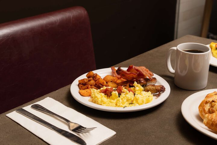 Breakfast/Coffee Service 105 of 127